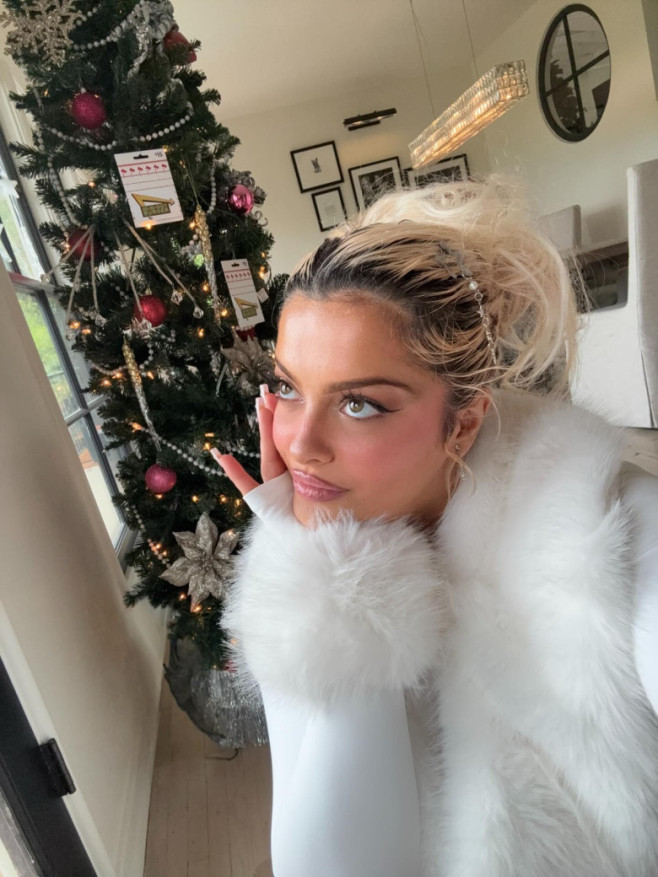 bebe rexha in salopeta alba (1)