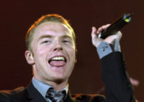 Îl mai știi pe Ronan Keating de la Boyzone? Are cinci copii, s-a mutat la Dubai și e de 11 ani cu a doua soție: "Te iubesc și te ador"