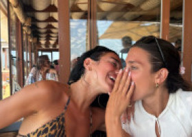 Vacanța ei de vară pare fără sfârșit. Dua Lipa, spectaculoasă în costum de baie cu imprimeu leopard. Distracție pe iaht în Ibiza