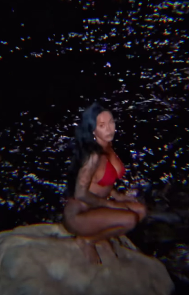 ruby in costum de baie (1)