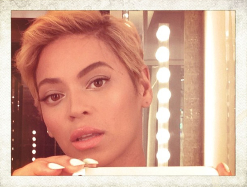 Beyonce shows off her new short hair