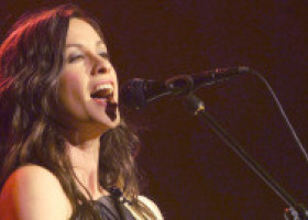 Alanis Morissette, amenințată cu acuzații de trafic de droguri. Ce i-ar fi cerut fosta manageră pentru a "încheia" totul