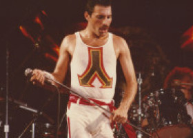 Extravagant pe scenă, timid în viața privată. Freddie Mercury ar fi împlinit 80 de ani pe 5 septembrie