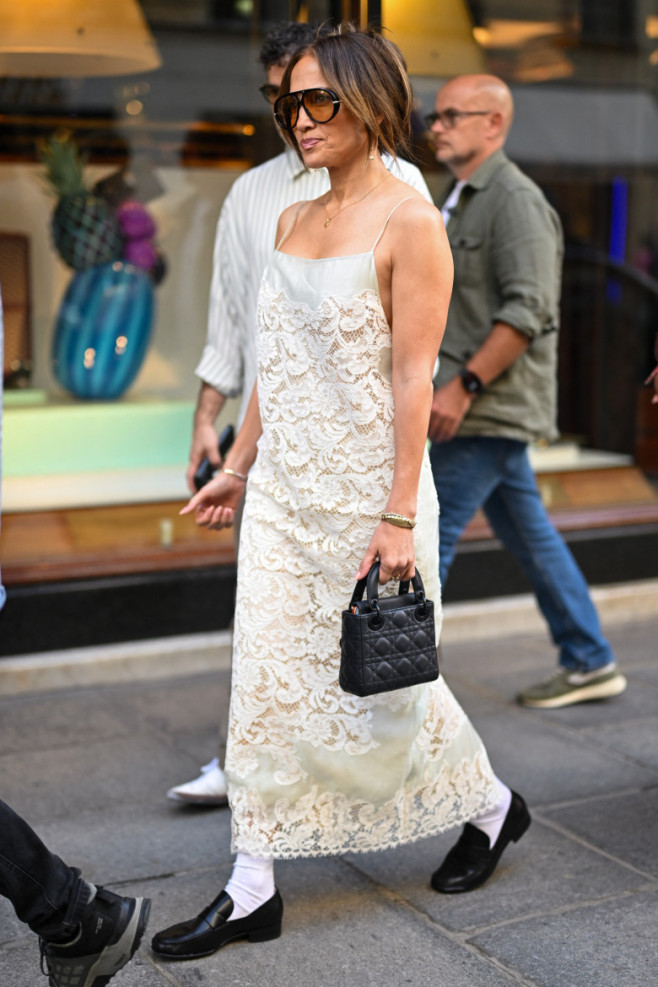 Jennifer Lopez la Paris Fashion Week / Profimedia