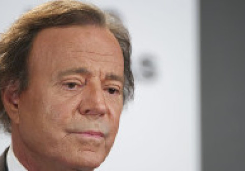 Julio Iglesias neagă acuzațiile de agresiune sexuală: "Nu am abuzat, constrâns sau jignit vreo femeie. Mă întristează profund"