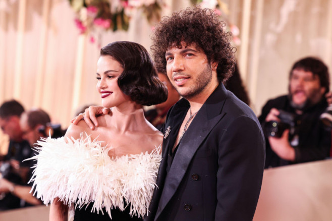 Benny Blanco și Selena Gomez la Globurile de Aur 2026/ Profimedia