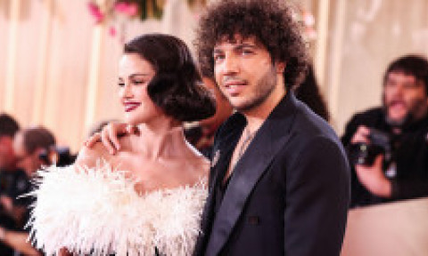 Cum arată Benny Blanco cu părul drept. Val de reacții după ce o fotografie cu artistul a devenit virală: „Doamne sfinte”