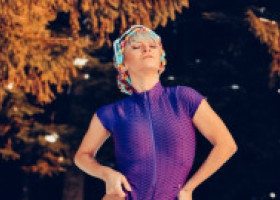 Giulia Anghelescu, ședință foto îndrăzneață în zăpadă. Artista a purtat doar un costum de baie și clăpari: „Nu am răcit”