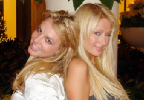 Paris Hilton rupe tăcerea despre prietenia cu Britney Spears: „Ne-au distrus, dar ne-au făcut puternice”