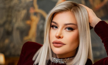 Decolteul a fost în prim-plan, dar alții au observat că Loredana are un chip ca la 20 de ani. Niciun rid, nicio imperfecțiune