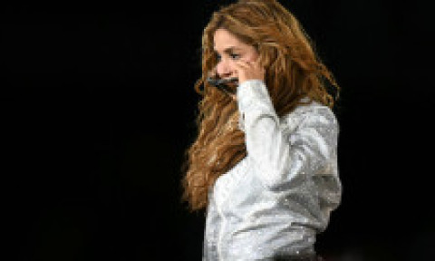Shakira, reacție nemascată după ce a zărit un carton cu chipul lui Gerard Pique la concertul ei. "Este totuși tatăl copiilor ei"