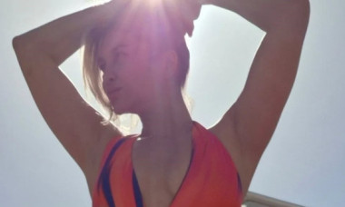 Lora, vacanță la soare și lecție de încredere în sine. Pozele în costum de baie au făcut furori: 