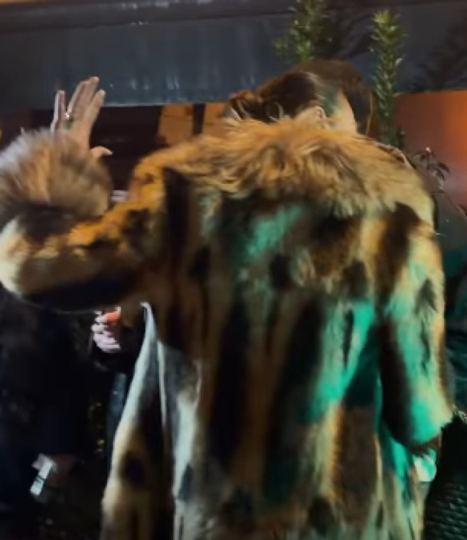 dua lipa si iubitul urmariti de paparazzi (2)