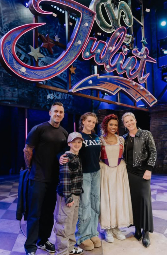 pink, sotul si copiii