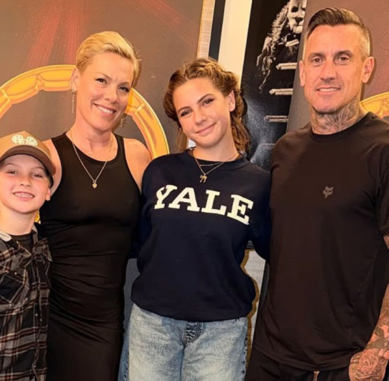 pink, copiii si sotul