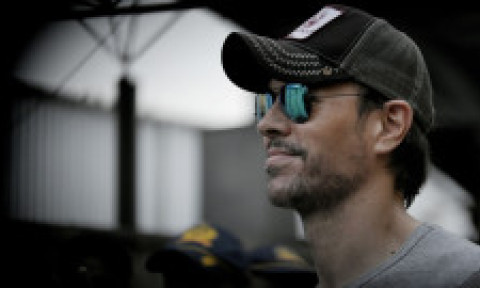 Enrique Iglesias a topit inimile fanilor cu noua imagine în care apar cei patru copii ai săi: „Familia”. Anna i-a fotografiat