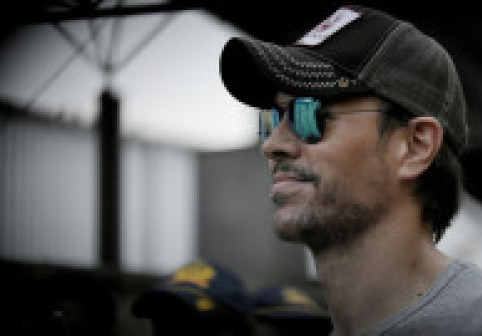 Enrique Iglesias a topit inimile fanilor cu noua imagine în care apar cei patru copii ai săi: „Familia”. Anna i-a fotografiat