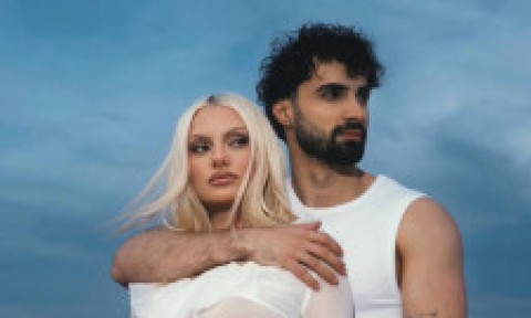 Cine este Ștefan Oprea, iubitul Alexandrei Stan. De patru ani urcă împreună pe scenă, iar acum vor fi părinții pentru primul lor copil