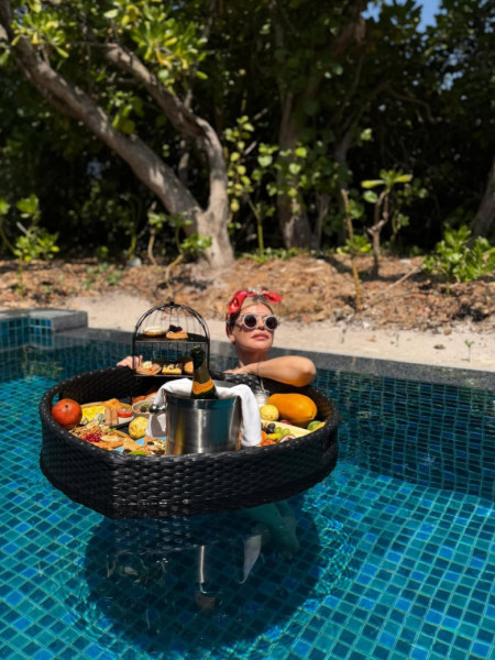 loredana groza in maldive (1)