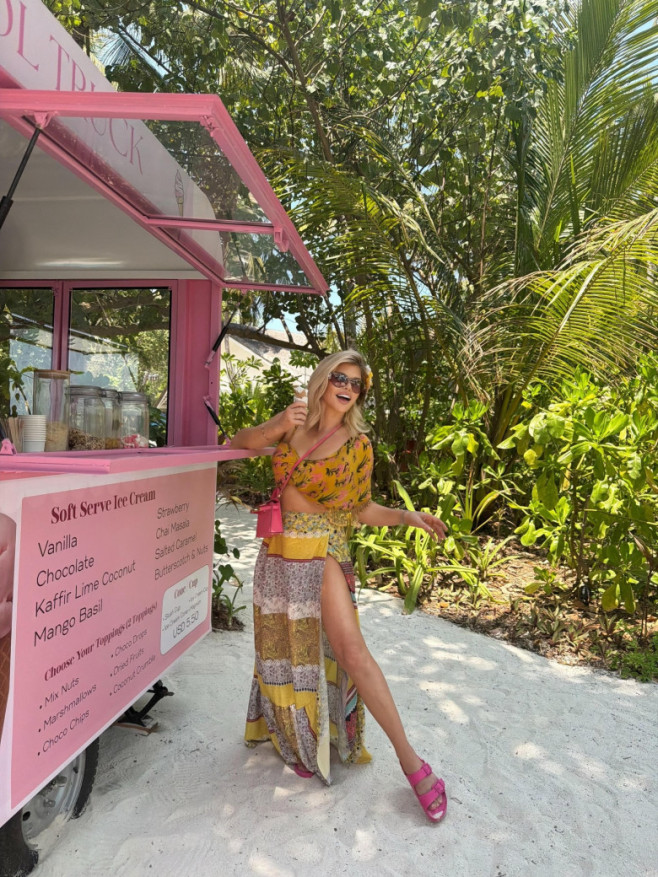 Loredana Groza în Maldive (3)