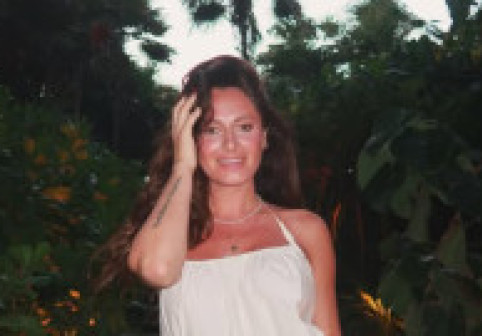 Raluka și iubitul ei cu 22 de ani mai mare, dans pe plajă și un moment rar de intimitate lăsat la vedere. Vacanță de vis în Mexic