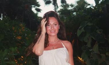 Raluka și iubitul ei cu 22 de ani mai mare, dans pe plajă și un moment rar de intimitate lăsat la vedere. Vacanță de vis în Mexic