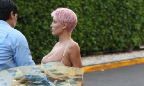 Bianca Censori, o nouă apariție controversată. Fanii au reacționat vehement: „Nu a mai purtat haine adevărate de ani!”