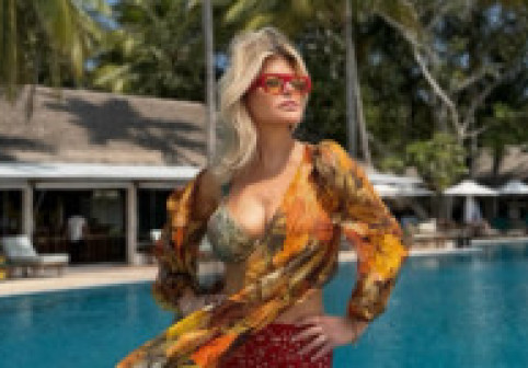 Loredana Groza și fiica ei, una mai îndrăzneață ca alta, pe plaja din Maldive. Imaginile rare cu Elena au atras toate privirile