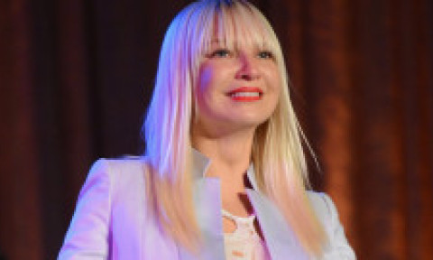 Sia, atac dur la fostul soț, după ce s-a aflat cât va trebui să-i plătească pensie alimentară: „Tații buni își găsesc locuri de muncă”