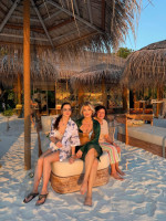 Loredana Groza, alături de mama ei, Leonida Groza, și de fiica ei Elena/ Foto: Instagram