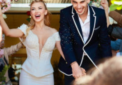 Andreea Bălan și Victor Cornea sunt oficial soț și soție. Primele imagini de la cununia civilă