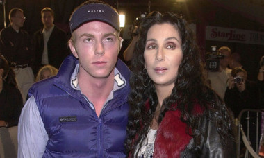 „Nu are nicio noţiune despre bani”. Cher cere ca fiul ei să fie pus sub tutelă. Elijah se află într-un spital de psihiatrie