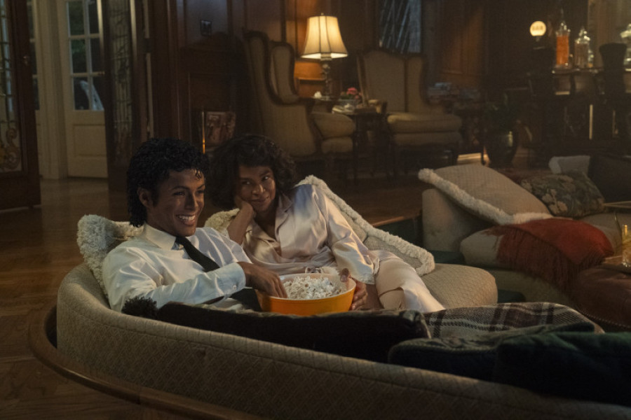 Jaafar Jackson îl interpretează pe Michael Jackson, iar Nia Long o interpretează pe Katherine Jackson în filmul „Michael ”/ Profimedia