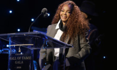 Janet Jackson, prezență rară pe covorul roșu cu doar câteva zile înainte de a împlini 60 de ani. „Arată jumătate din vârsta ei”