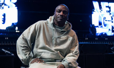Akon vorbește deschis despre relația cu multiplele sale soții: “Nimeni nu o poate lipsi de respect pe soția numărul 1”