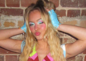 Acum e pe cai mari, dar controverse n-au ocolit-o. De ce a pierdut Zara Larsson un contract de 3 milioane $