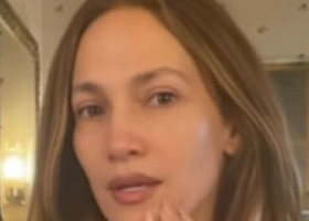 "Dumnezeu era într-o dispoziție excelentă când te-a creat", i-au scris fanii. J.Lo s-a filmat nemachiată, la primele ore ale dimineții