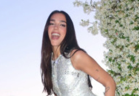 Dua Lipa, mireasa care a sfidat tradițiile. Toți se așteptau la o rochie spectaculoasă, dar ea a surprins cu alegerea vestimentară