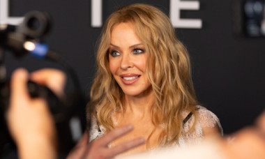 „10 din 10!” Kylie Minogue, apariție spectaculoasă în costum de baie. Imaginile din Corsica au strâns zeci de mii de aprecieri