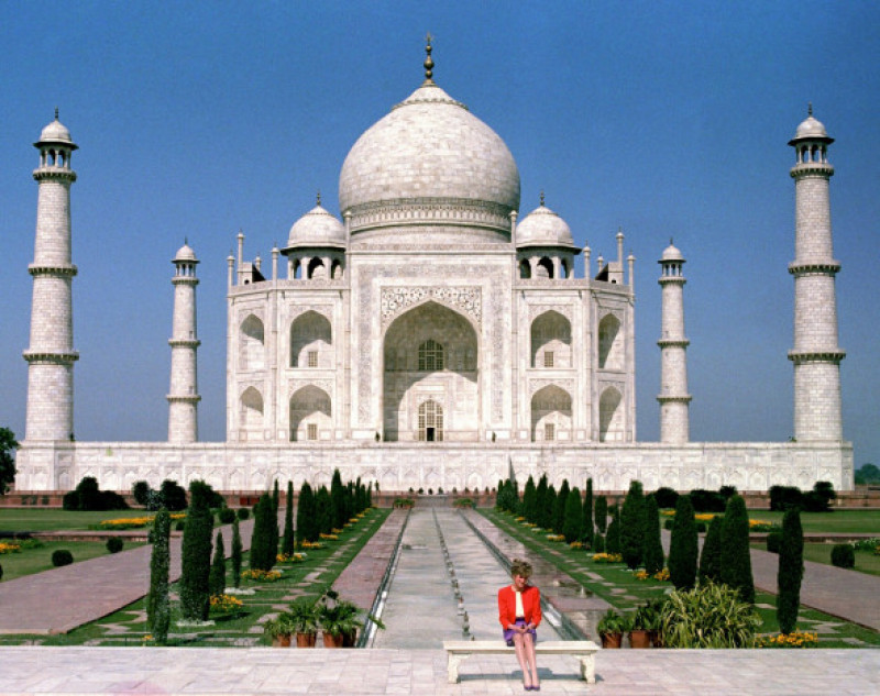 Prințesa Diana lângă Taj Mahal, 11 februarie 1992/ Profimedia