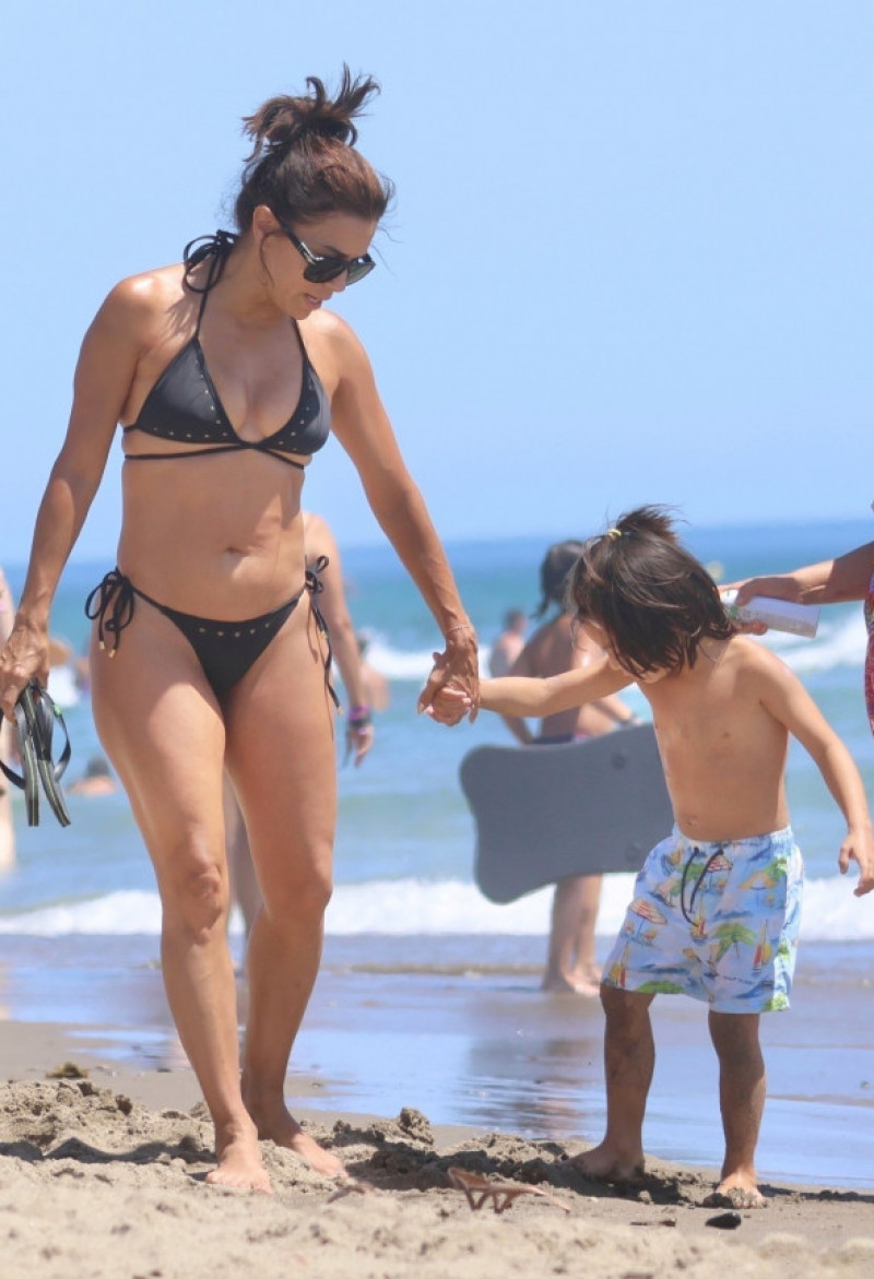 *STRICTLY NO WEB USAGE UNTIL 20:00HRS UK TIME ON THE 08/08/23* he American actress Eva Longoria sets the pulses racing as she shows off sultry beach body physique during her sun soaked family holiday in Marbella.