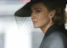 Primele imagini cu prințesa de Wales după operația abdominală suferită în ianuarie. Kate Middleton, fotografiată alături de mama ei