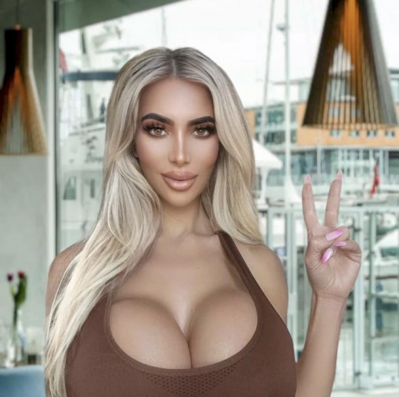Asthen, sosia lui Kim Kardashian, s-a stins din viață