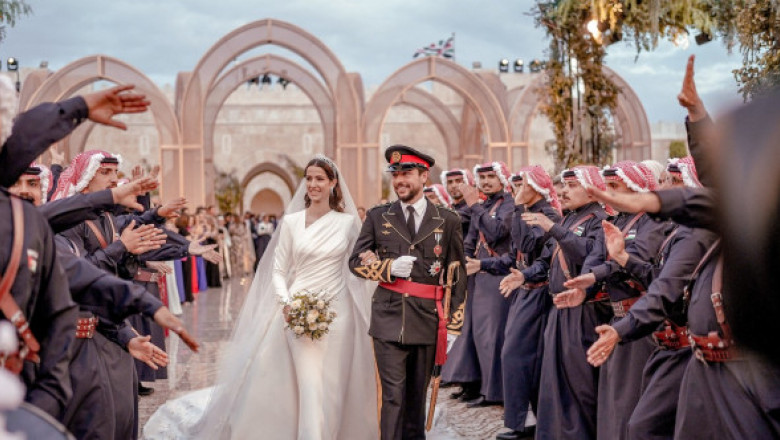 Cele mai frumoase imagini de la nunta regală a anului. Prințul moștenitor al Iordaniei s-a căsătorit cu o arhitectă saudită
