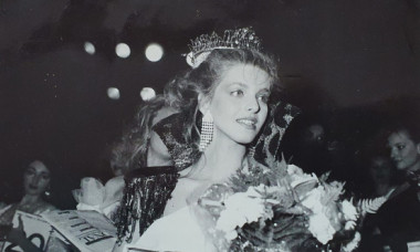 Bianca Brad a ieșit pe scenă fără lenjerie intimă la un concurs de Miss din 1990, unde a câștigat o Dacie și o excursie