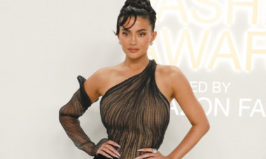 Kylie Jenner, pozată din toate unghiurile când a apărut pe plajă, în costum de baie. Paparazzi sau ședință foto aranjată?