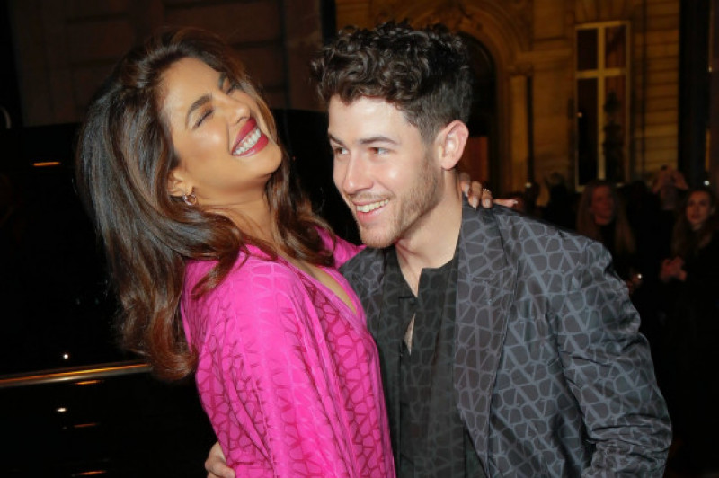 Priyanka Chopra și Nick Jonas la Săptămâna Modei de la Paris/ Profimedia