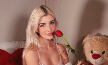 Sami, fiica lui Charlie Sheen, într-un costum de baie cu un decolteu imposibil de ignorat. Fanii, impresionați: „Ești ireală!”