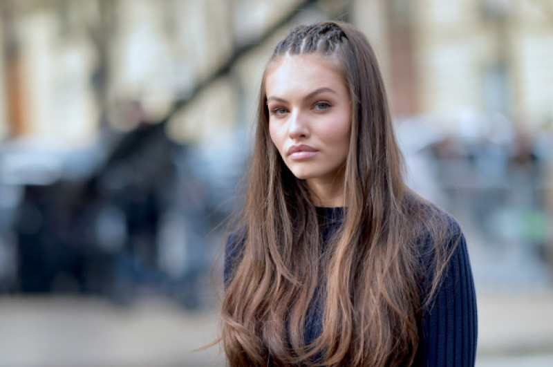 Thylane Blondeau, supranumită ”cea mai frumoasă fată din lume”, apariție spectaculoasă la Paris, într-o fustă minusculă