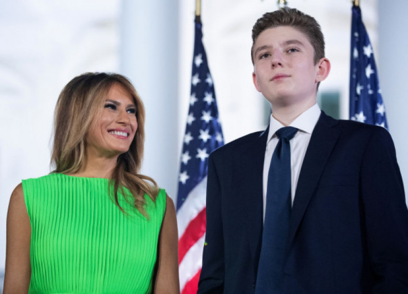 Melania Trump, alături de fiul ei, Barron